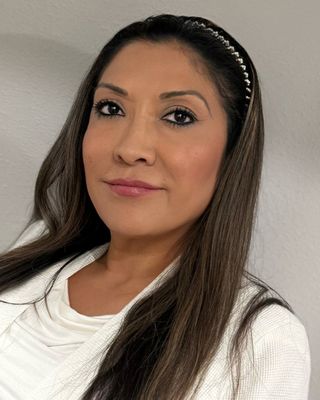 Photo of Glenda L Caceres, Marriage & Family Therapist, LMFT, APCC