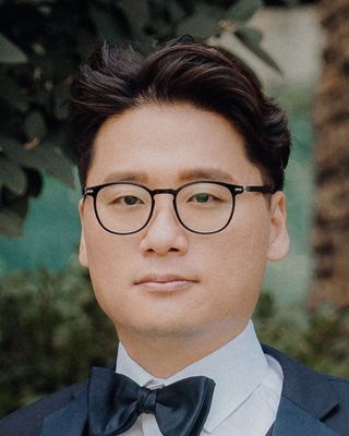 Photo of Joe (Jeong) Han, Registered Social Worker, MSW, RSW
