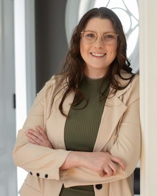 Photo of Brenna Robins, Registered Psychotherapist (Qualifying), RP(Q)