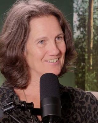 Photo of Alison Burnard, Psychotherapist, MIAHIP