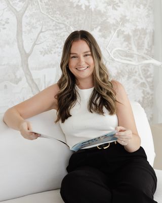 Photo of Taylor Cox, Registered Psychotherapist (Qualifying)
