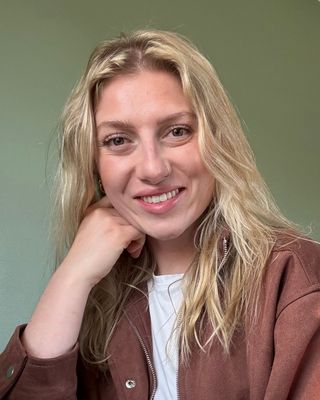 Photo of Jenna L. Hoffman, Pre-Licensed Professional