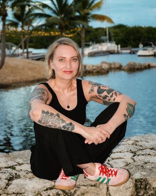 Photo of Holly Smith, Licensed Professional Counselor Candidate, MS, MSc, LPCC, MIACP