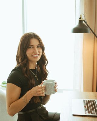 Photo of Amanda Thomas, Registered Psychotherapist, BAPsy, MACP, RP