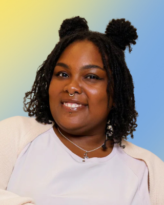 Photo of Jade Giff, Registered Psychotherapist (Qualifying), MA