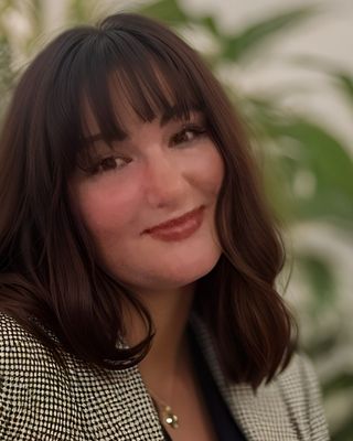Photo of Stephanie Kersta, Registered Psychotherapist in L4C, ON