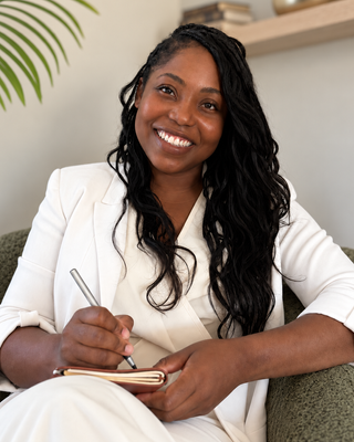 Photo of Mélissa Elizabeth Decady - Élan Intérieur Psychothérapie, Registered Social Worker, MSW, RSW
