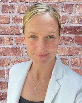 Photo of Erin Gilligan, Clinical Social Work/Therapist, MSW, LICSW
