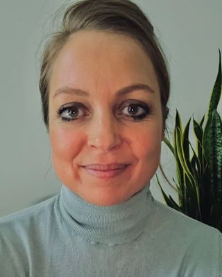 Photo of Rebecca Leakey, Psychotherapist, MSc, MBACP