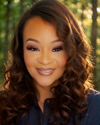 Photo of Naturee Hutchinson, LPC-Associate, MA