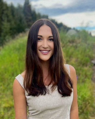 Photo of Dr. Lauren Grace Thomas, Psychiatric Nurse Practitioner, DNP, APRN, PMHNPBC