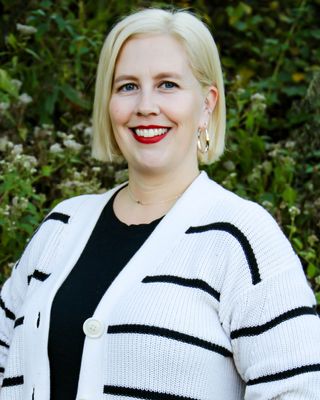 Photo of Stacy Lundell, Marriage & Family Therapist, LMFT, RPT-S