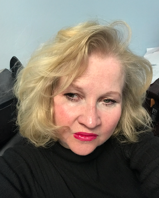 Photo of Julie Akins, Psychiatric Nurse Practitioner, PMHNP