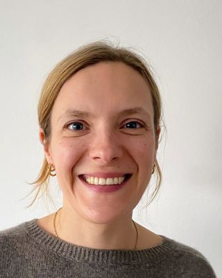 Photo of Georgie Whiteley, Psychotherapist, UKCP Trainee
