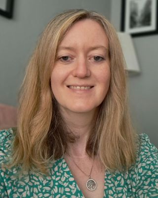 Photo of Cindy Knapton - Cindy Knapton CBT, Psychotherapist, MSc, MBABCP