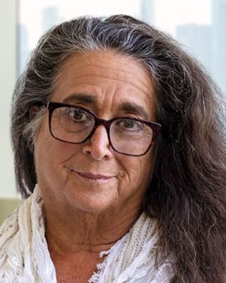 Photo of Dr. Shelley Sellinger, Psychiatrist, PMHNP