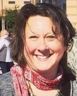 Photo of Elisabeth Giles, Clinical Social Work/Therapist