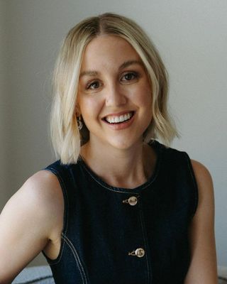 Photo of Rebecca Chmelyk Hutchins, Registered Provisional Psychologist, MACP