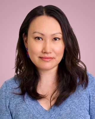 Photo of Vivian Lee Nho, Registered Psychotherapist (Qualifying), M.Sc., MACP