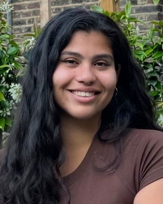 Photo of Shauntel Morales, Psychotherapist, MA, HCPC-Art Therap.