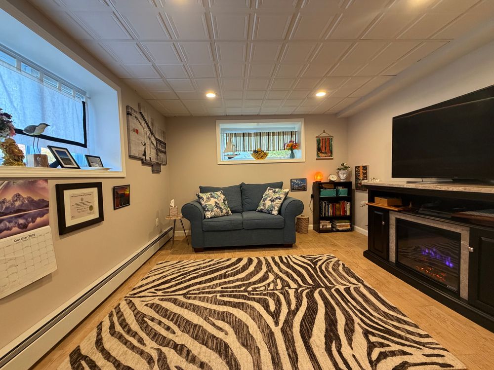 My home office. Privacy guaranteed. Easy parking. My office includes a bathroom, lobby, free WIFI, and refreshments.