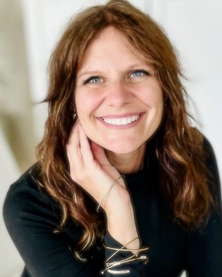 Photo of Carolyn Grainger, Registered Psychotherapist (Qualifying), MACP