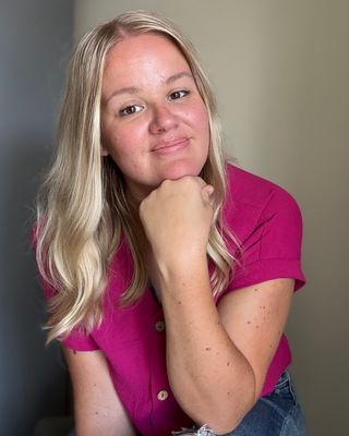 Photo of Kourtney Richardson - Kourtney R: Grief, EMDR, Illness, Identity Shifts, Registered Psychotherapist, RP