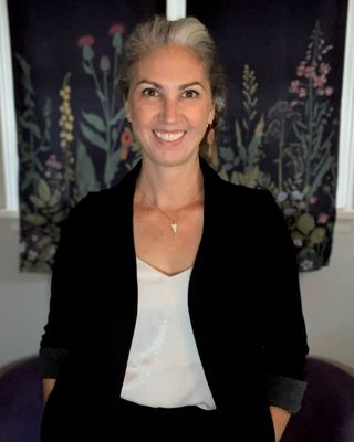 Photo of Lindsay Edwards, Licensed Professional Counselor, LPC, BC-DMT, PMH-C