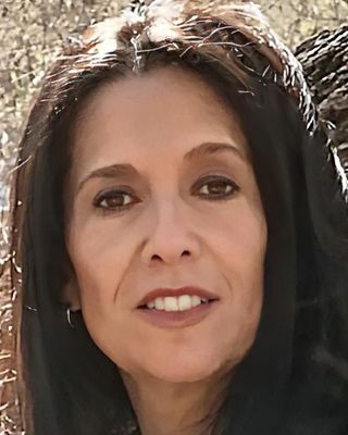 洛伦娜·门多萨·吉布森的照片，她是德克萨斯州奥斯汀富兰克林公园的执业专业顾问