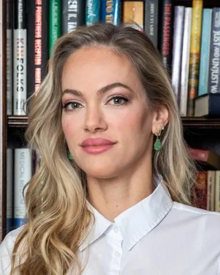 Photo of Taiane Ferrari, Psychiatrist, MD