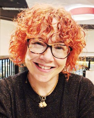 Photo of Aimee Hanlon, Counsellor, MSc, MBACP