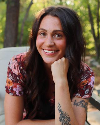 Photo of Nicole Stelzer, Marriage & Family Therapist, LMFT