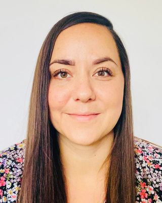 Photo of Amber Bartlett, Psychotherapist, MA, HCPC-Art Therap.