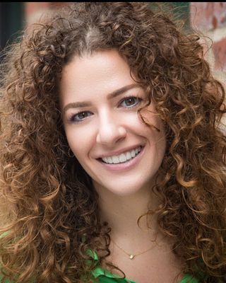 Photo of Lauren Hilou, Pre-Licensed Professional