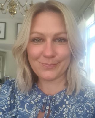 Photo of Amy Batchelor, Psychotherapist, MSc, MBACP