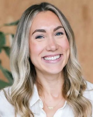 Photo of Julia Selznick, Registered Social Worker, MSW, RSW