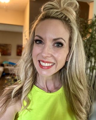 Photo of Dr. Tara Tozzi, Psychologist, PsyD