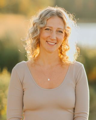 Photo of Maria DeNicola, Counsellor, MACP, RCT, CCC, SEP