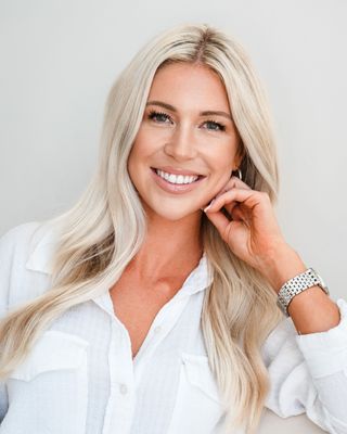 Photo of Mackenzie Fournier, Registered Psychotherapist, BSocSc, MACP, CAIP, RP