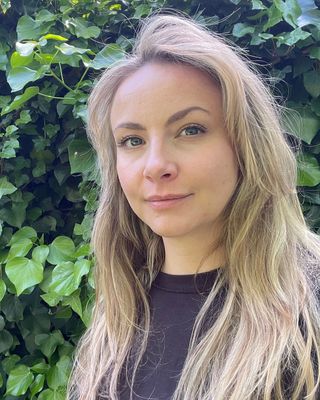 Photo of Natalie Ashworth, Psychotherapist, UKCP Trainee