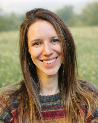 Photo of Lauren de la Vega, Art Therapist, LCAT, ATR-BC