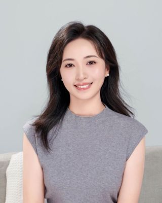 Photo of Tingting Wang, Registered Psychotherapist, MSoSci