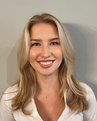 Photo of Hannah • Breckles, Registered Psychotherapist (Qualifying), MA, MACP