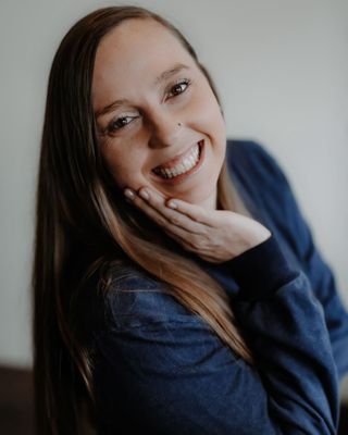 Photo of Anna Keppen, Pre-Licensed Professional, MFT-A, RYT-500, LMT