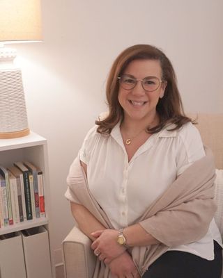 Photo of Hannah L Gold, Clinical Social Work/Therapist, LCSW-C, LICSW