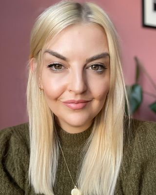 Photo of Becca Tomlinson, Psychotherapist in London, England