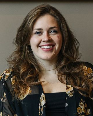 Photo of Willa McCaffrey-Noviss - Willa McCaffrey-Noviss, Ontario Sex Therapy, Registered Psychotherapist (Qualifying), MEd, RP(Q)