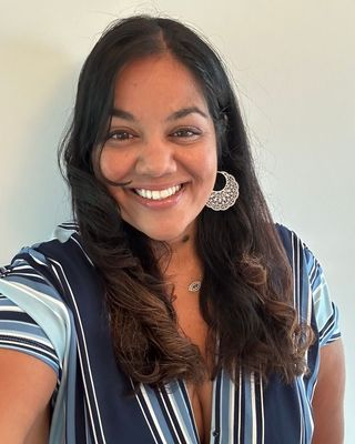 Photo of Dr. Zaynab Khan, Psychologist, PsyD, SEP