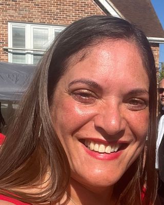 Photo of Jess Henderson, Counsellor, MNCPS Acc.