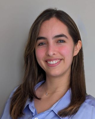 Photo of Anamaría Guzmán C., Pre-Licensed Professional, MA, R-DMT